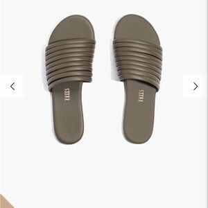 TKEES NWOT Caro Slide Sandals Olive Size 7